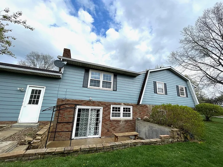 396 Forest Ln — Photo 2