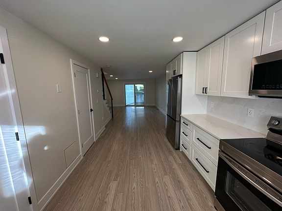 4th image of 41 Dale Ave APT D