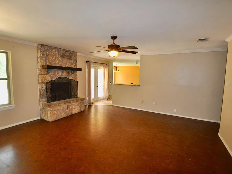 6212 Granbury Hwy — Photo 9