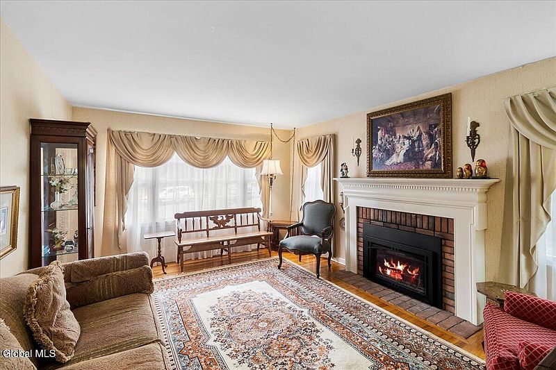 4th image of 42 Pheasant Ridge Drive