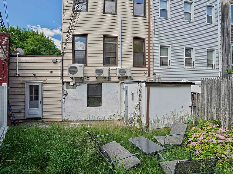 16 Russell St #GROUND-FLOOR — Photo 25