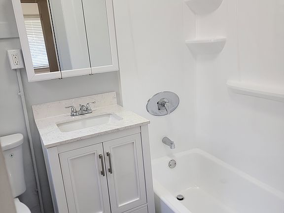 5th image of 2611 E 4th St APT 2