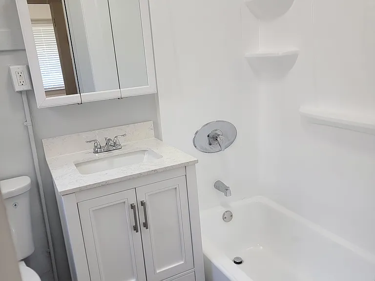 2611 E 4th St #2 — Photo 5
