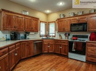 7220 Widmer Rd, Shawnee, KS 66216