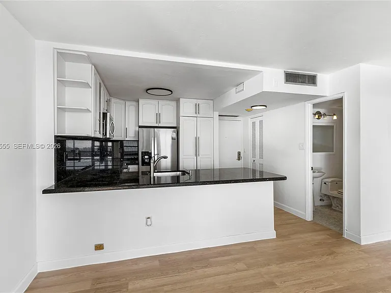 600 NE 36th St #1520 — Photo 3