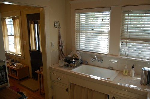 4th image of 300 Gladys Ave