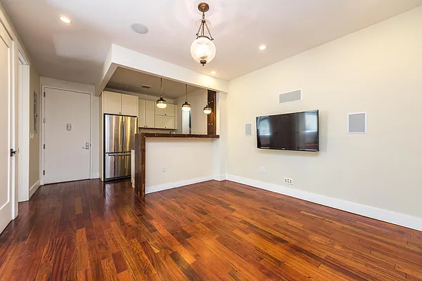 Rented by Nooklyn NYC LLC | media 38