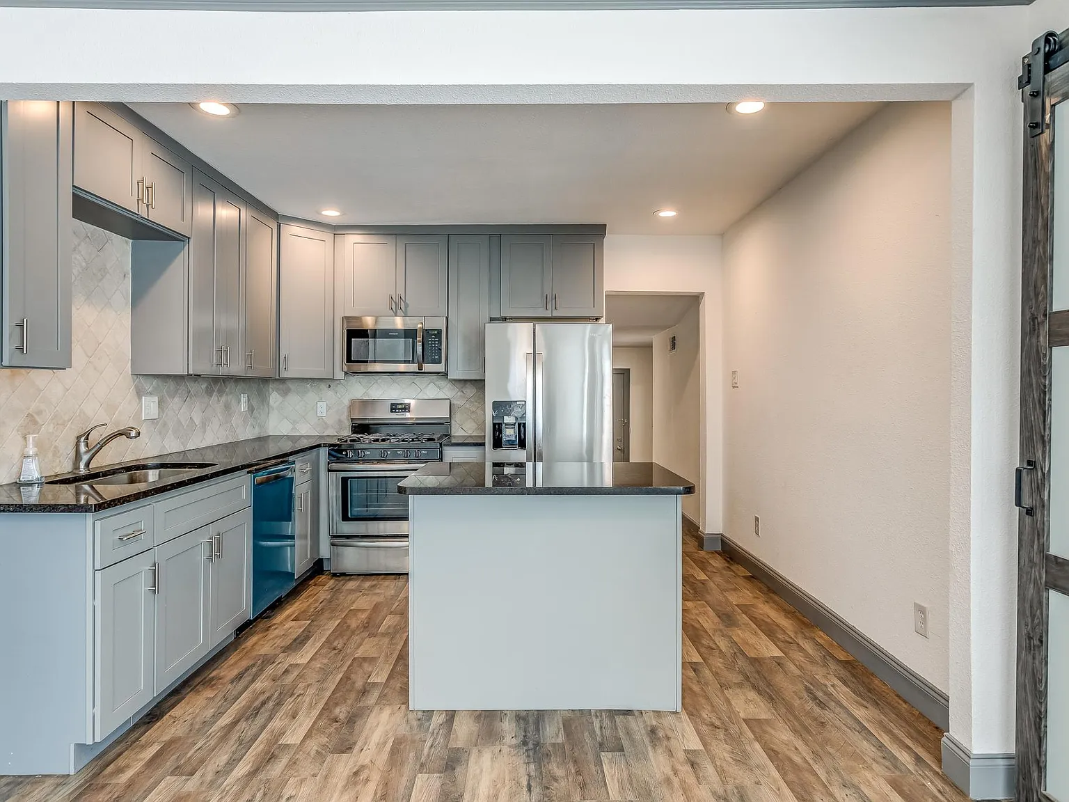 3 bed, 1527 sqft, $2,950 — Photo 4