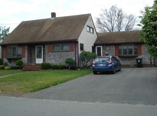 86 Eisenhower Rd, Swansea, MA 02777