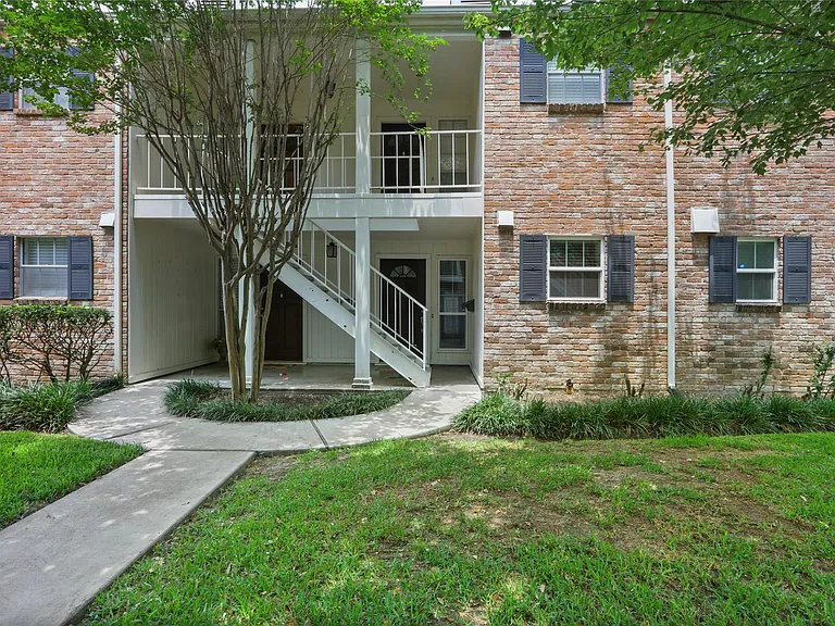 857 Wax Myrtle Ln #4 — Photo 2
