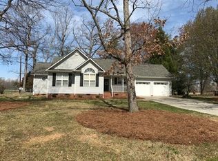 1038 Manorwood Dr, Kernersville, NC 27284