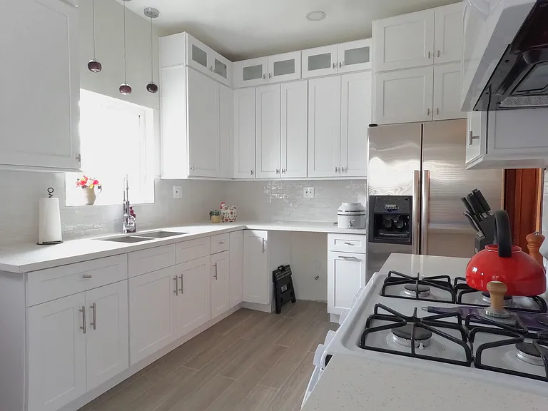 2421 Alcazar St — Photo 9