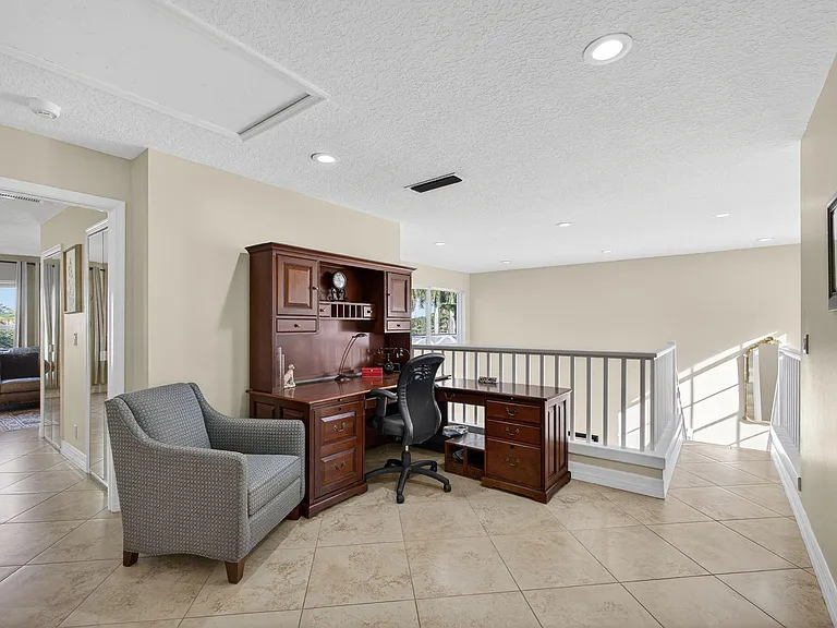 8400 Heritage Club Dr — Photo 34