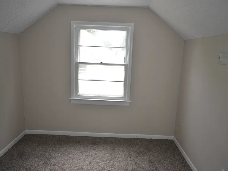 342 Jennings Ave — Photo 14