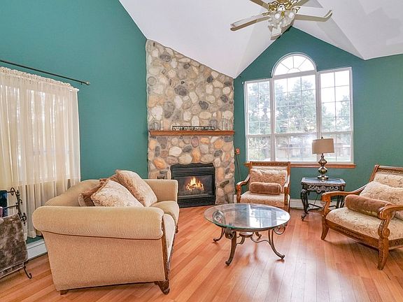 5th image of 35 Ferraro Dr