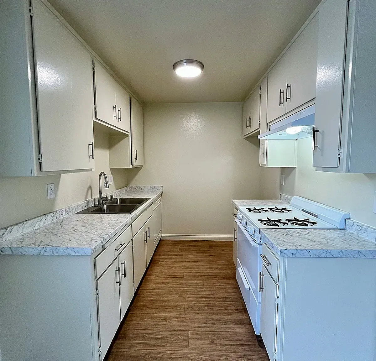 Santa Fe Springs Apartments — Photo 2