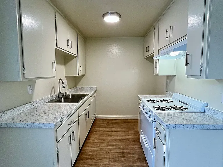 Santa Fe Springs Apartments — Photo 2