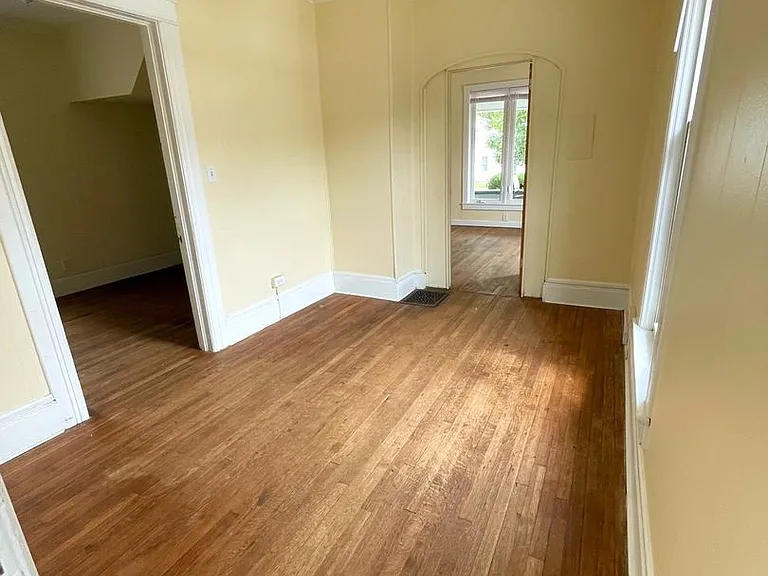 211 Ballard St — Photo 7