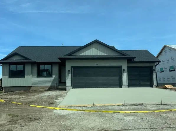1318 Beringer Ct NE, Cedar Rapids, IA 52402