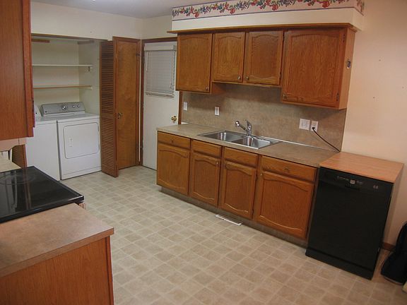 4th image of 810 4th St