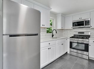 46 Chestnut Street Pl, East Longmeadow, MA 01028