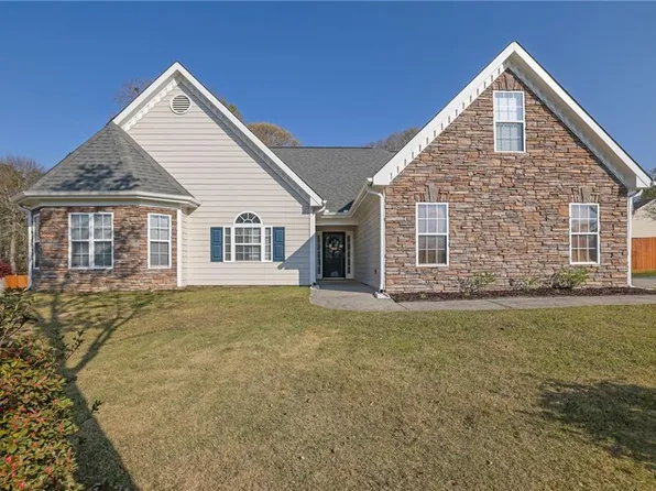 1496 Anita Bluff Cir, Lawrenceville, GA 30045