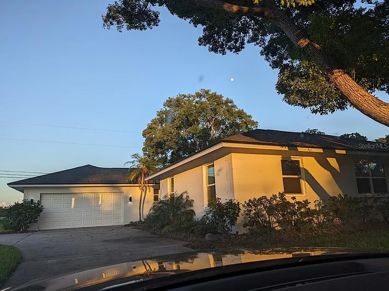 1455 Fairway Dr — Photo 2