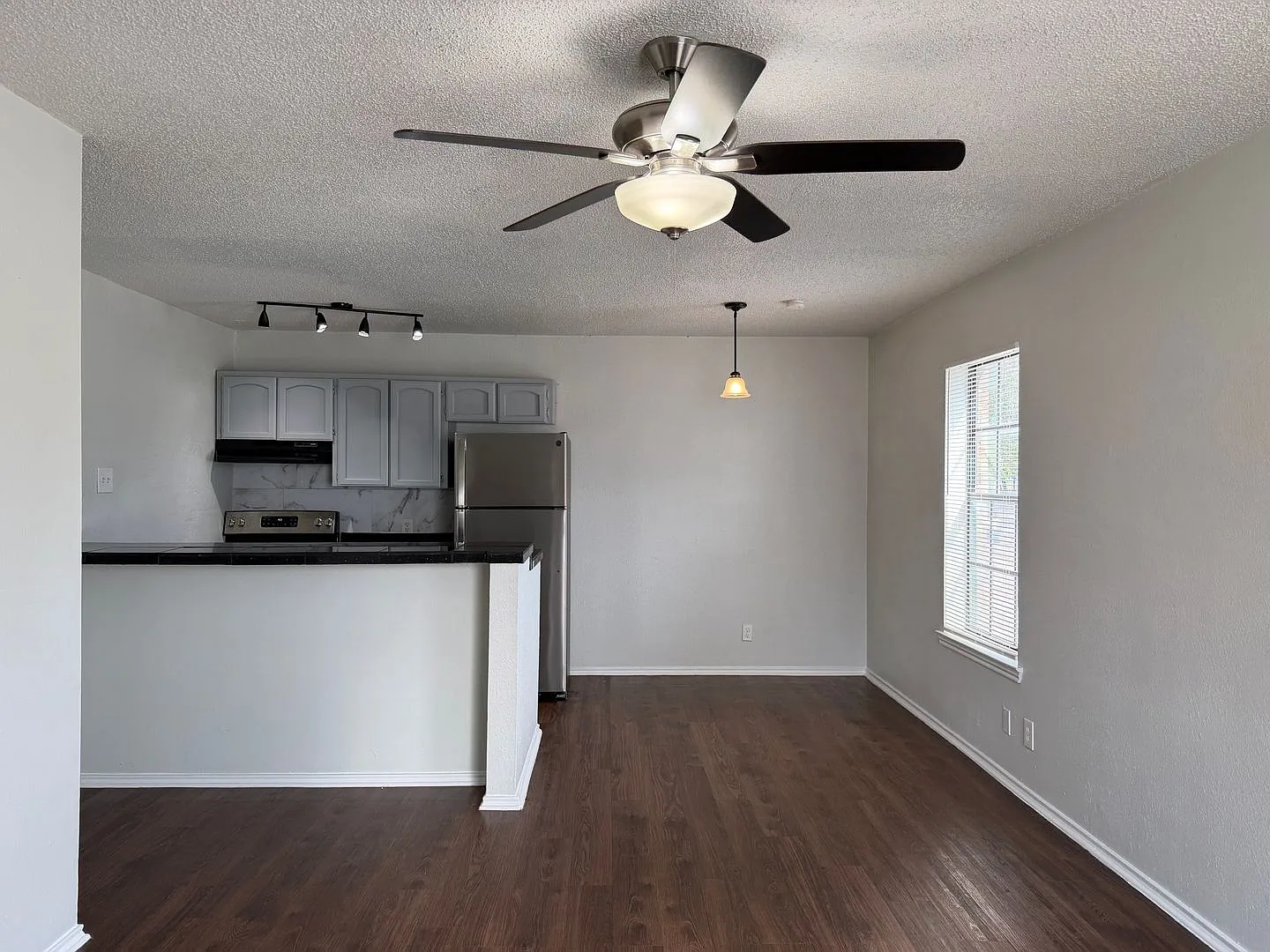 Renovated Townhome in Englewood — Photo 2