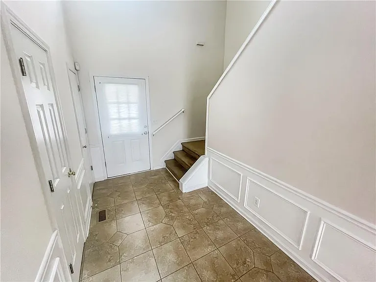 140 Calborne Ct — Photo 4