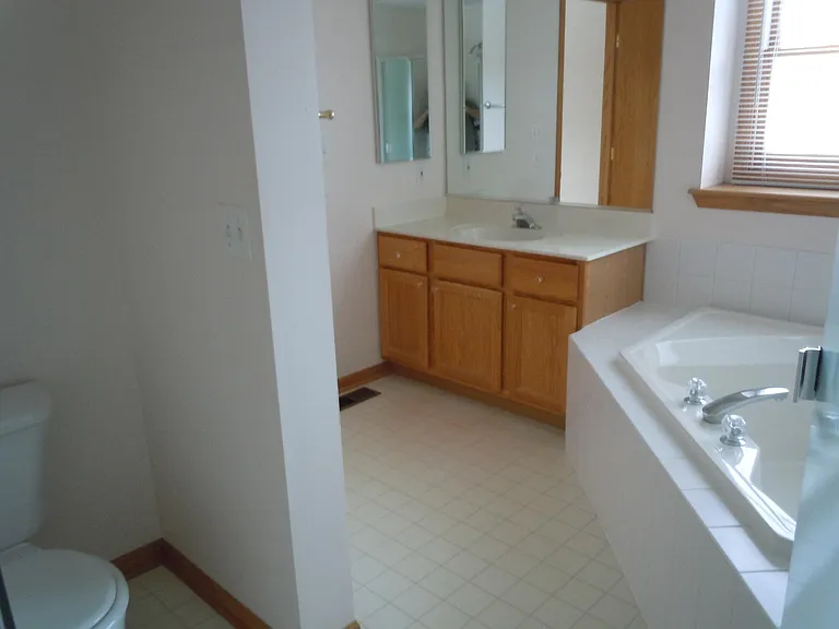 Master Bedroom #1 bathroom with jaccusi