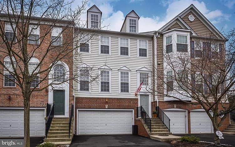 1st image of 102 Hilltop Ct #24