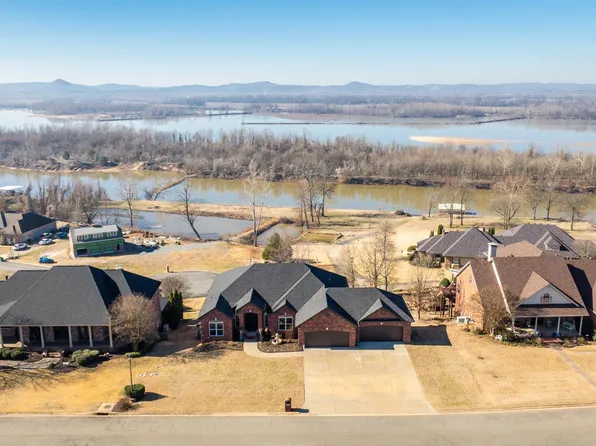 101 River Road Dr W, Mayflower, AR 72106