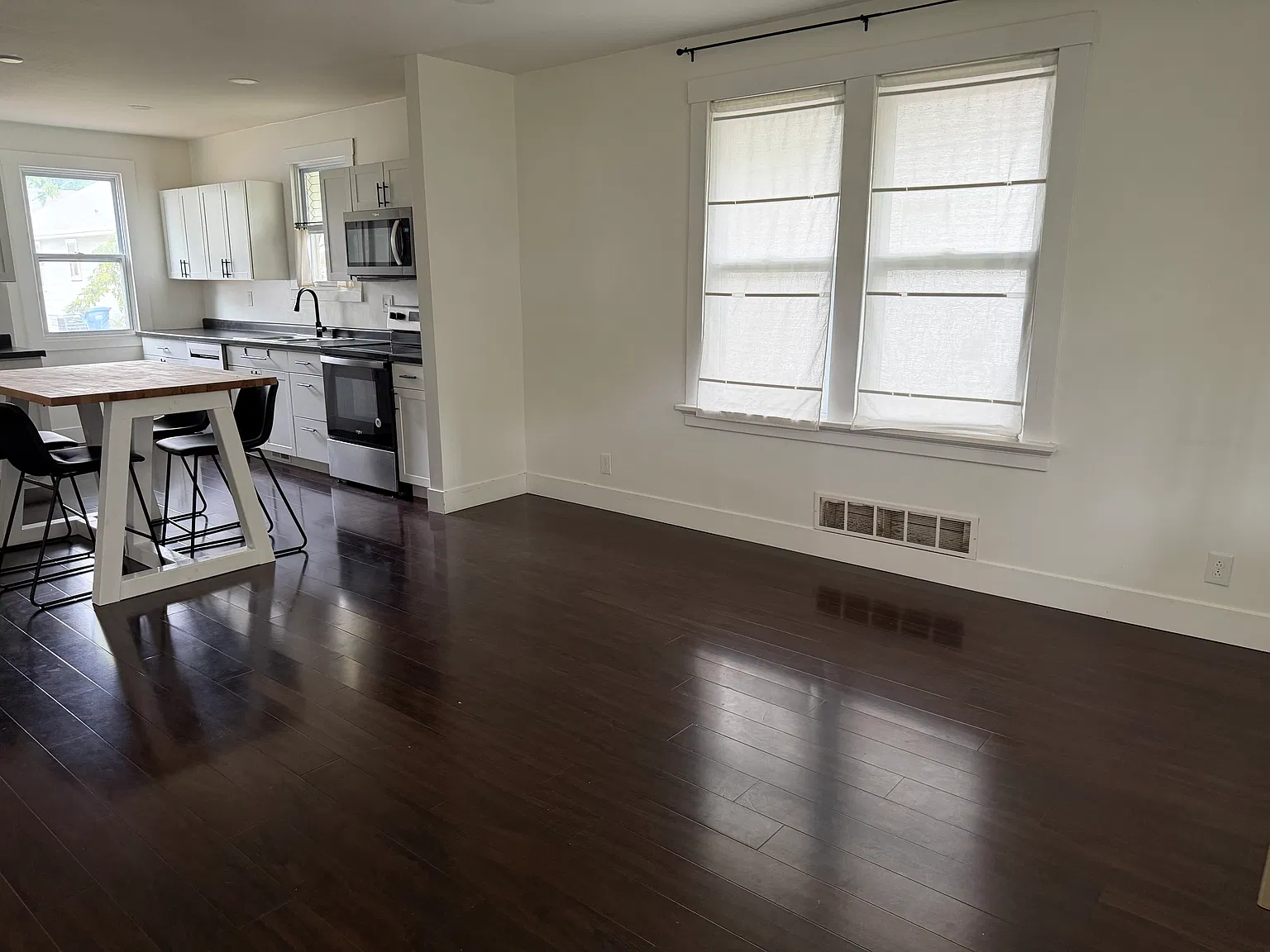 2 bed, 1240 sqft, $2,000 — Photo 3