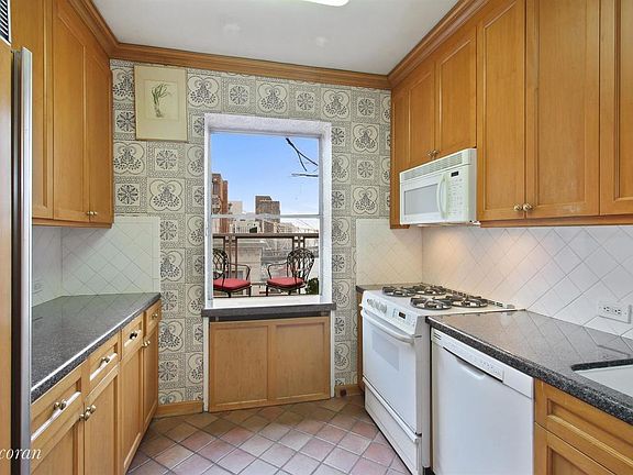 3rd image of 25 Sutton Pl S APT 20D