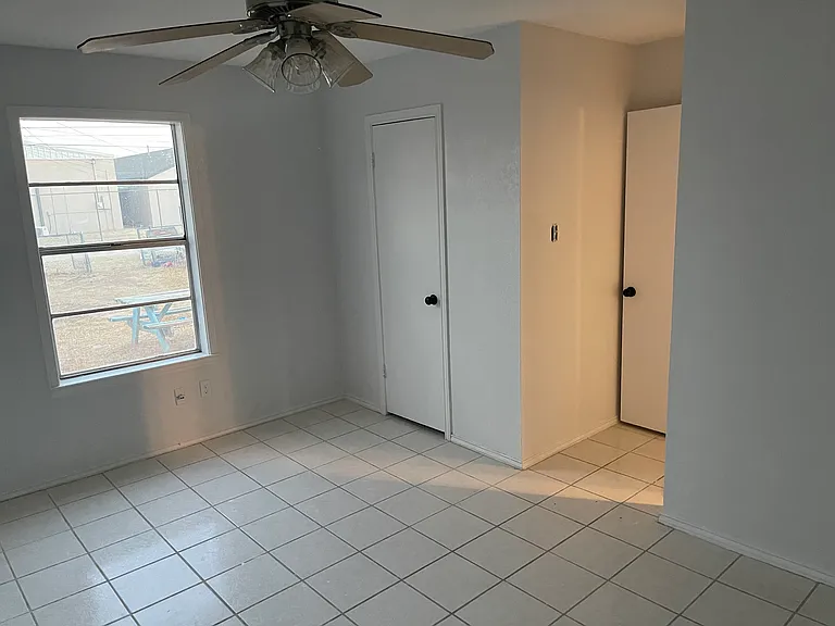 2907 Roosevelt Ave — Photo 12
