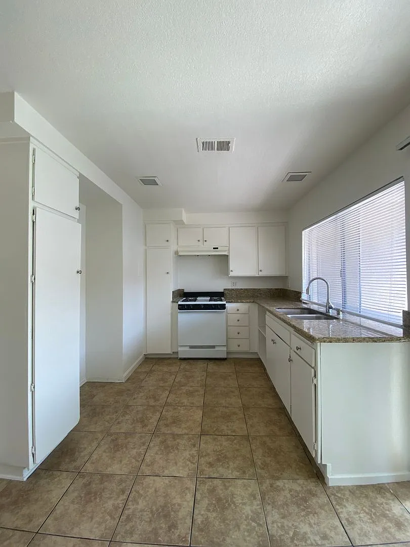 2561 E Terrace Street — Photo 2