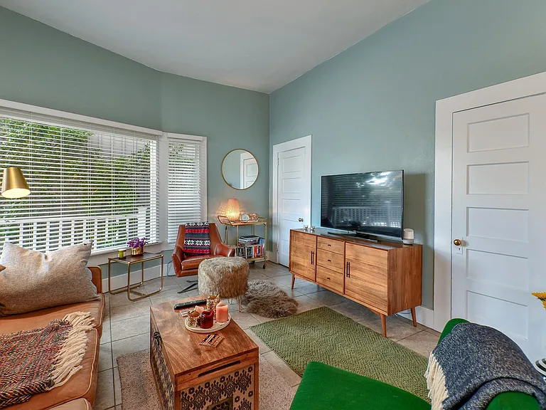 109 Mott Ave — Photo 5