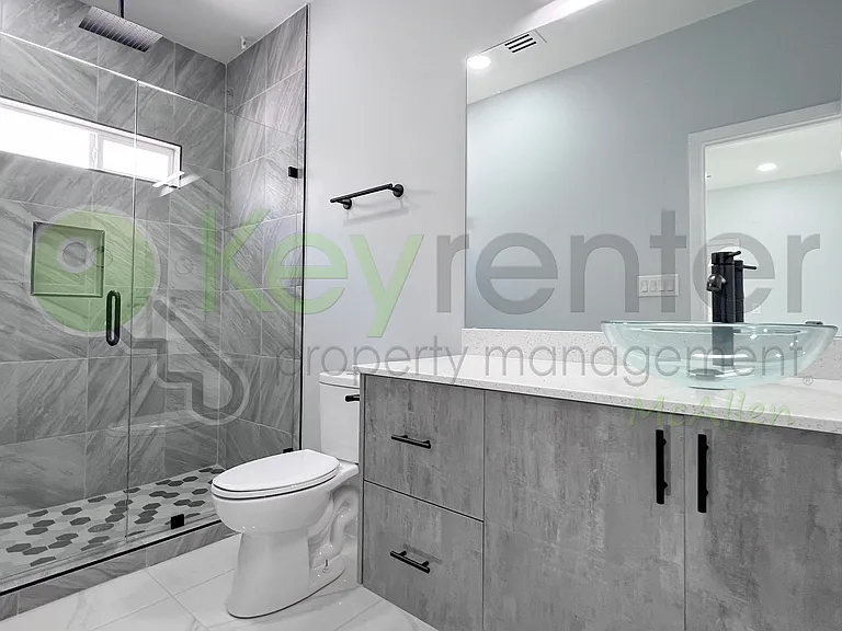 829 N Woodson Ave #4 — Photo 15