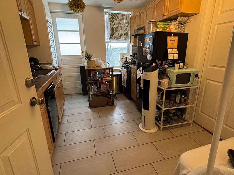 220 Hanover St #5 — Photo 1