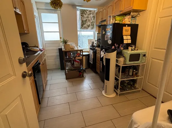 220 Hanover St, Boston, MA