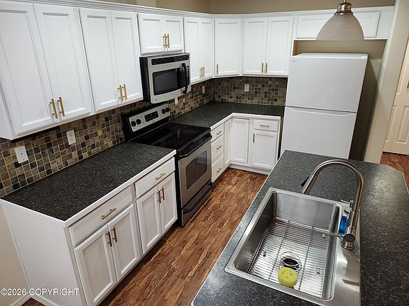 3rd image of 2431 Hillbrook Cir