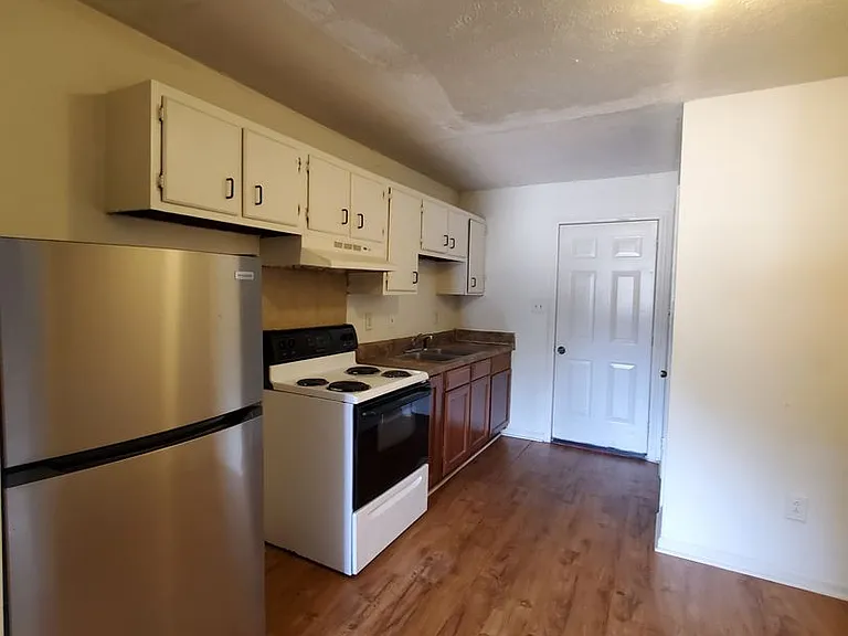 6444B Applecross Ave — Photo 3