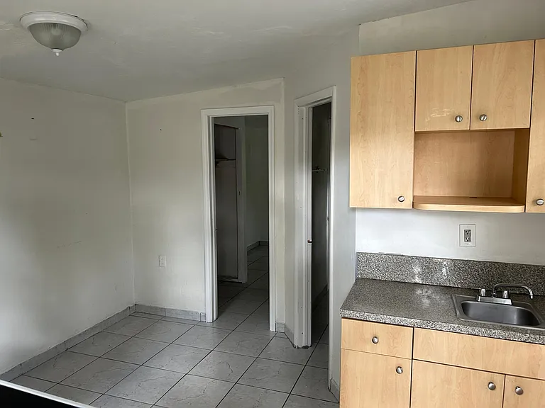 12920 Westview Dr #4 — Photo 16