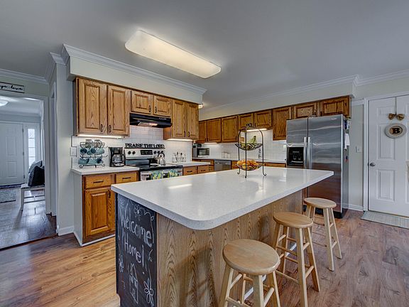 4th image of 1301 Amblewinds Ln