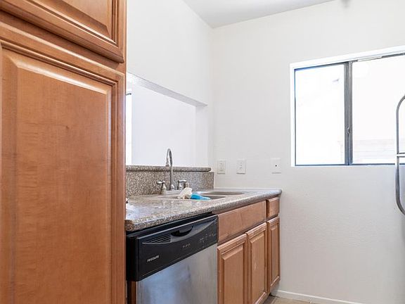 5th image of 2110 Crenshaw Blvd APT 2