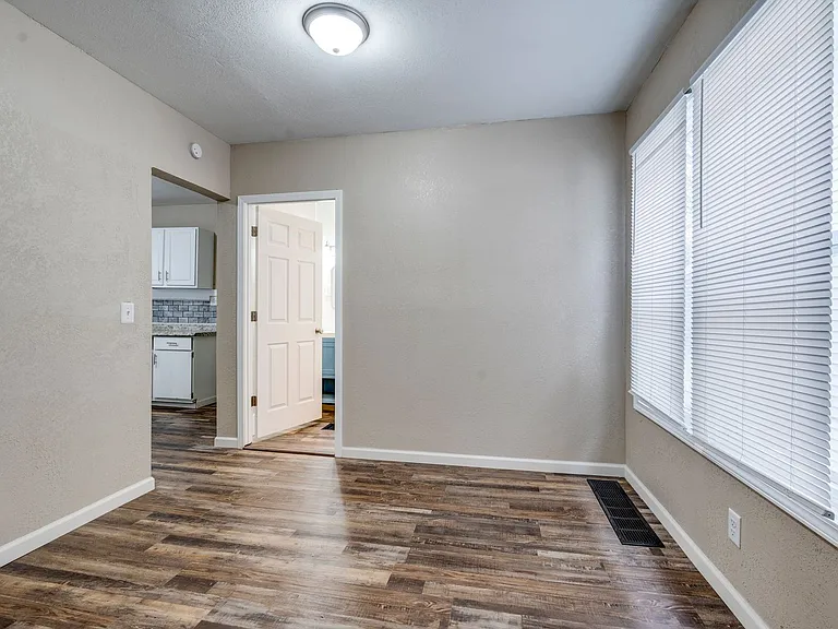 426 E Lake St — Photo 13