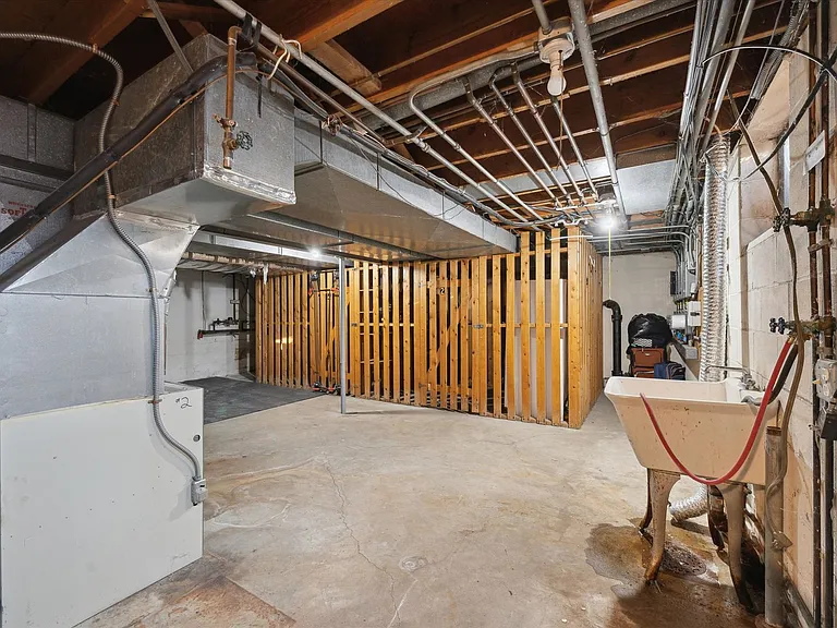 4021 Hillandale — Photo 32
