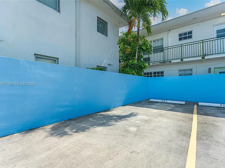 8340 Harding Ave #201 — Photo 30