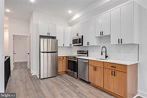 4th image of 927 N 42nd St #1