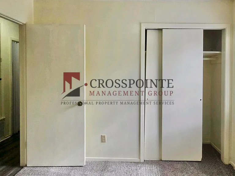 115 Queens Ct — Photo 9